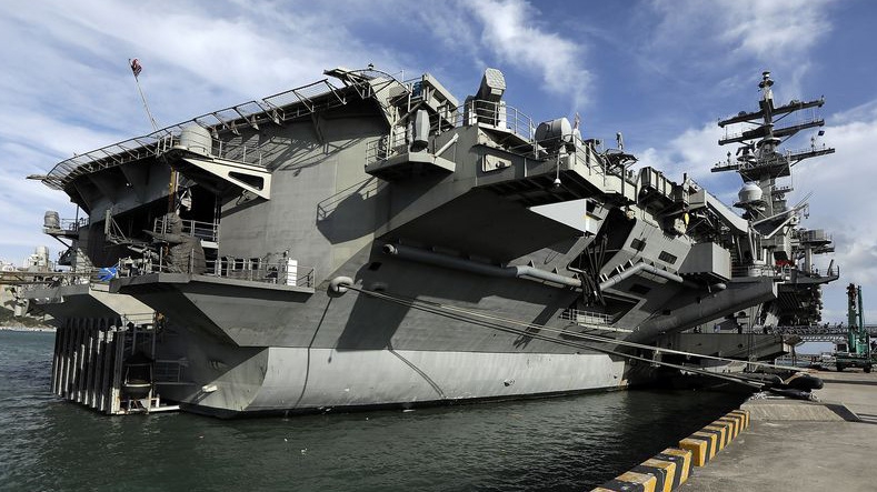 Tàu sân bay USS Ronald Reagan của Hải quân Mỹ ở cảng Busan, Hàn Quốc hôm 21/10 - Ảnh: Getty/Bloomberg.
