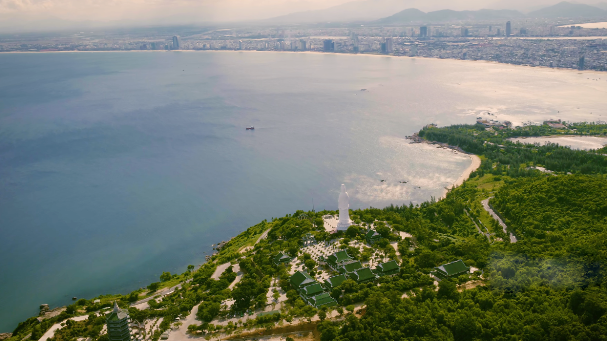 Một góc Đà Nẵng nhìn từ bán đảo Sơn Trà.