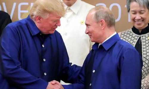 Ông Trump và ông Putin bắt tay tại tiệc tối APEC
