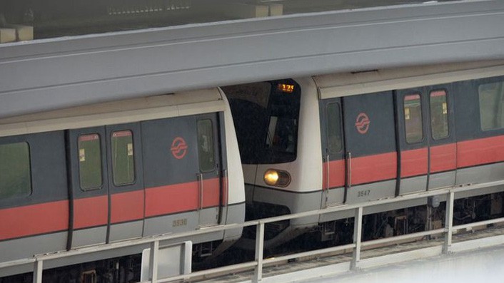 Hai đoàn tàu va vào nhau ở Singapore ngày 15/11 - Ảnh: Getty/Bloomberg.