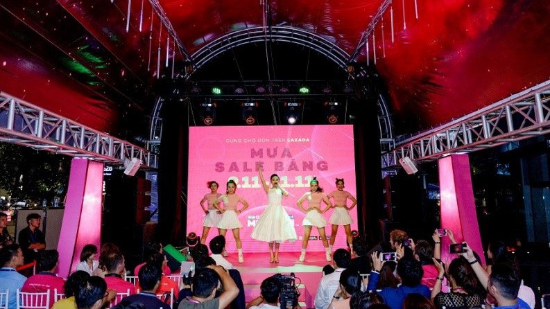 Họp báo khởi động chương trình cách mạng mua sắm 2017 của Lazada.