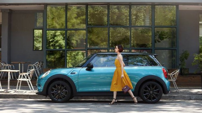 Mini, thương hiệu xe hơi thuộc hãng BMW, đã bán được 1.600 xe qua mạng ở Trung Quốc trong 2 năm tính đến tháng 10/2017 - Ảnh: FT.