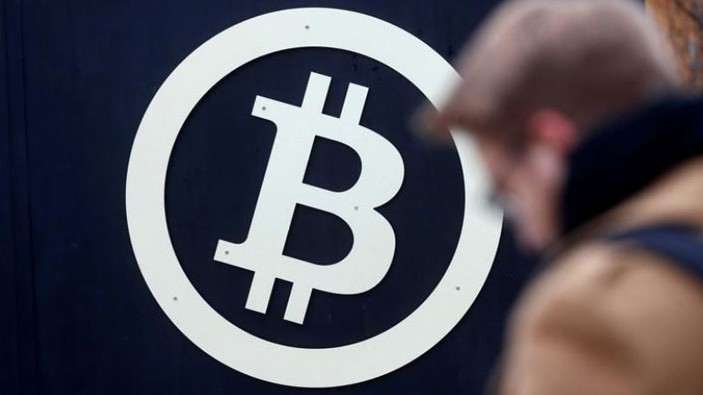 Tốc độ tăng giá chóng mặt của Bitcoin đã thu hút hàng triệu nhà đầu tư mới - Ảnh: Reuters.
