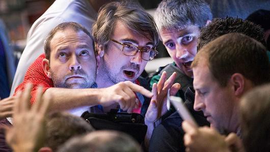 Các nhà giao dịch hợp đồng quyền chọn chứng khoán trên sàn CBOE - Ảnh: Getty/CNBC.