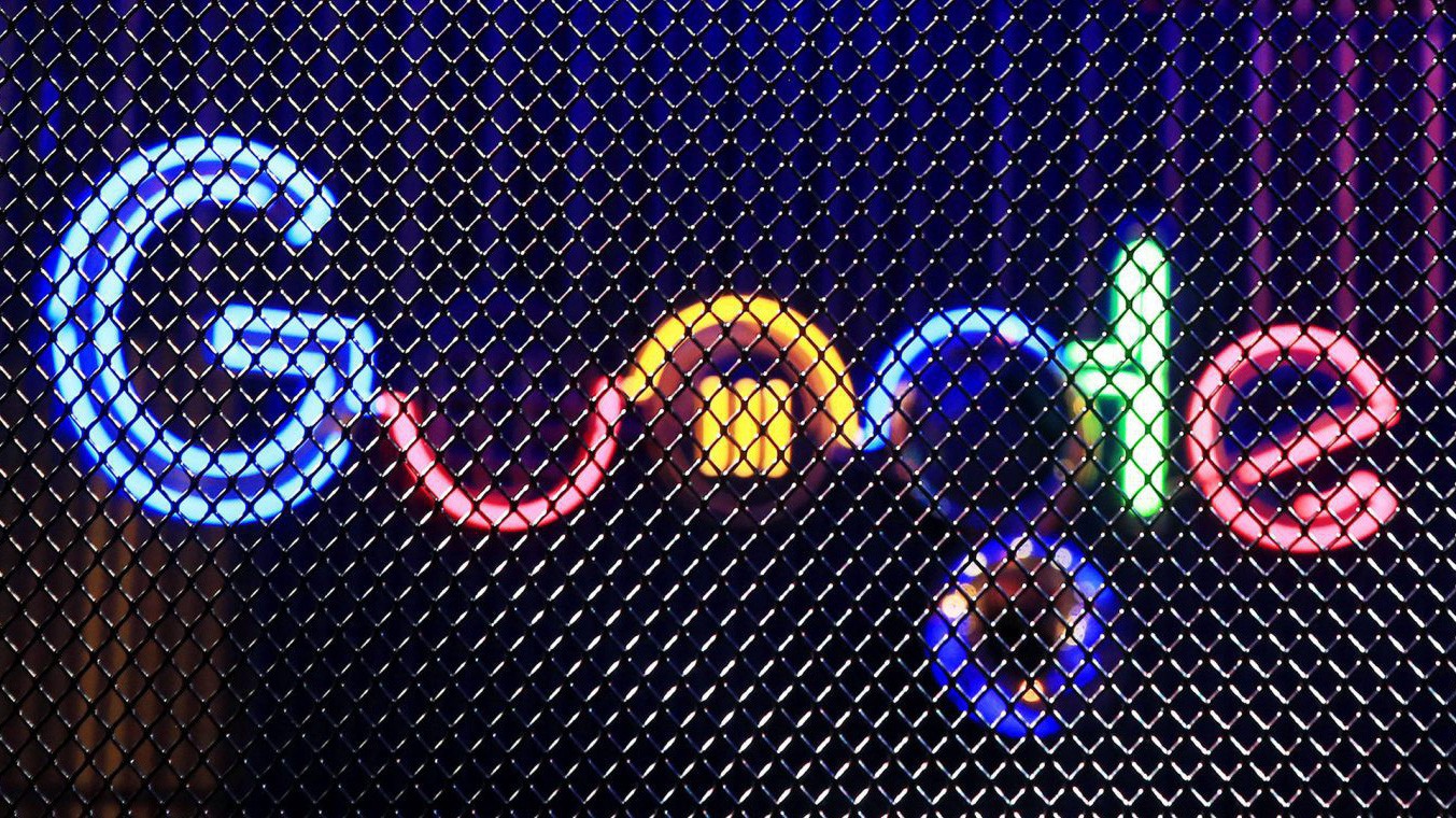 Hầu hết các sản phẩm lớn nhất của Google, gồm công cụ tìm kiếm trực tuyến, trang video YouTube và thư điện tử Gmail đều bị chặn ở Trung Quốc.