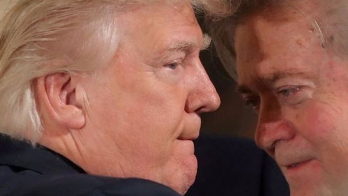 Tổng thống Mỹ Donald Trump và ông Steve Bannon hồi ông Bannon còn làm trợ lý cho ông Trump - Ảnh: Reuters.