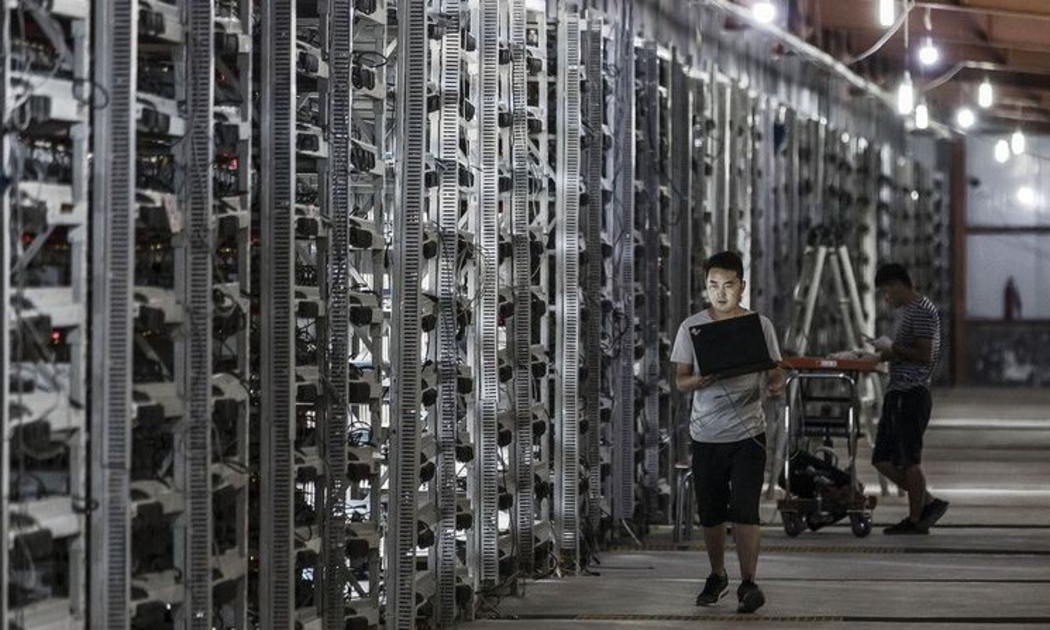 Bên trong một mỏ đào Bitcoin ở Nội Mông, Trung Quốc - Ảnh: Bloomberg.