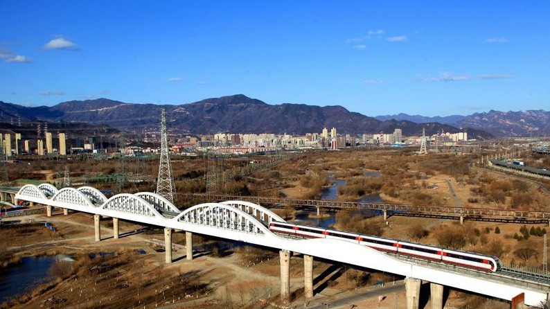 Bầu trời trong xanh hơn ở Bắc Kinh hôm 4/12/2017 - Ảnh: Getty/Bloomberg.