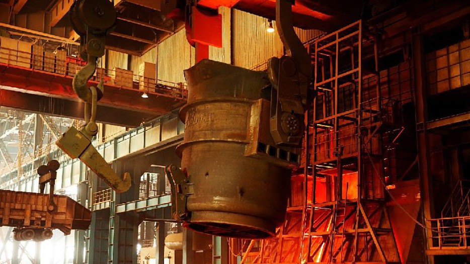 Bên trong một nhà máy sản xuất thép ở Trung Quốc - Ảnh: ABC.