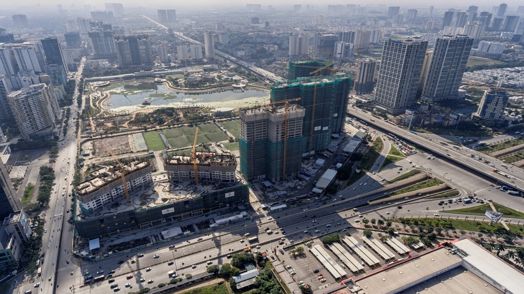 Hiện nay, dự án D’.Capitale đang được thi công theo tiến độ, các tòa đã được xây thô đến tầng 18-41, tòa C1 và C3 đã cất nóc.