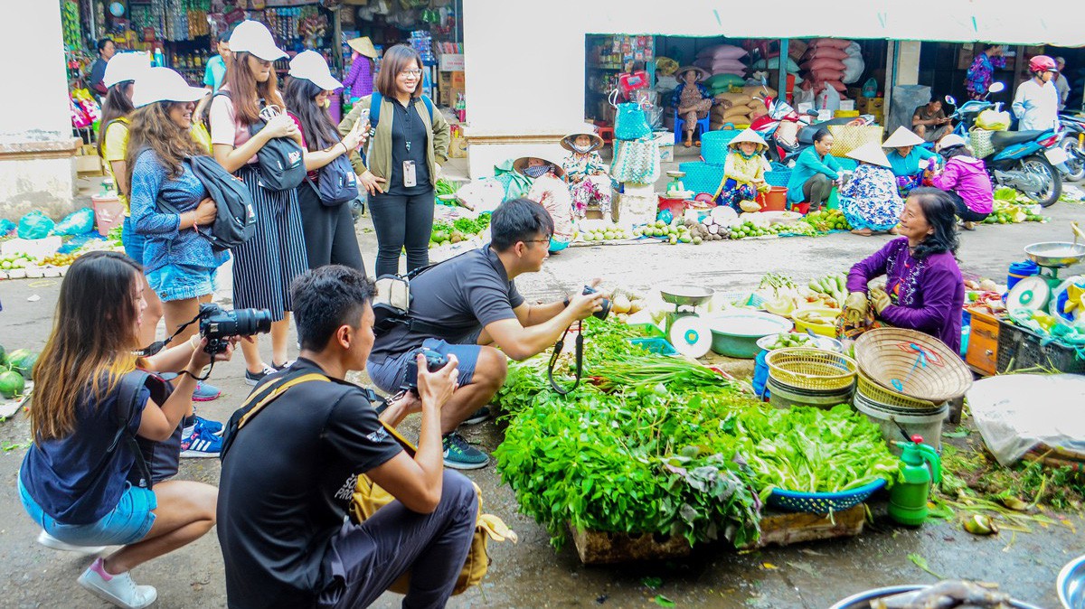 Khách quốc tế đến Việt Nam chủ yếu tham quan thắng cảnh và di tích nên mức chi tiêu không cao
