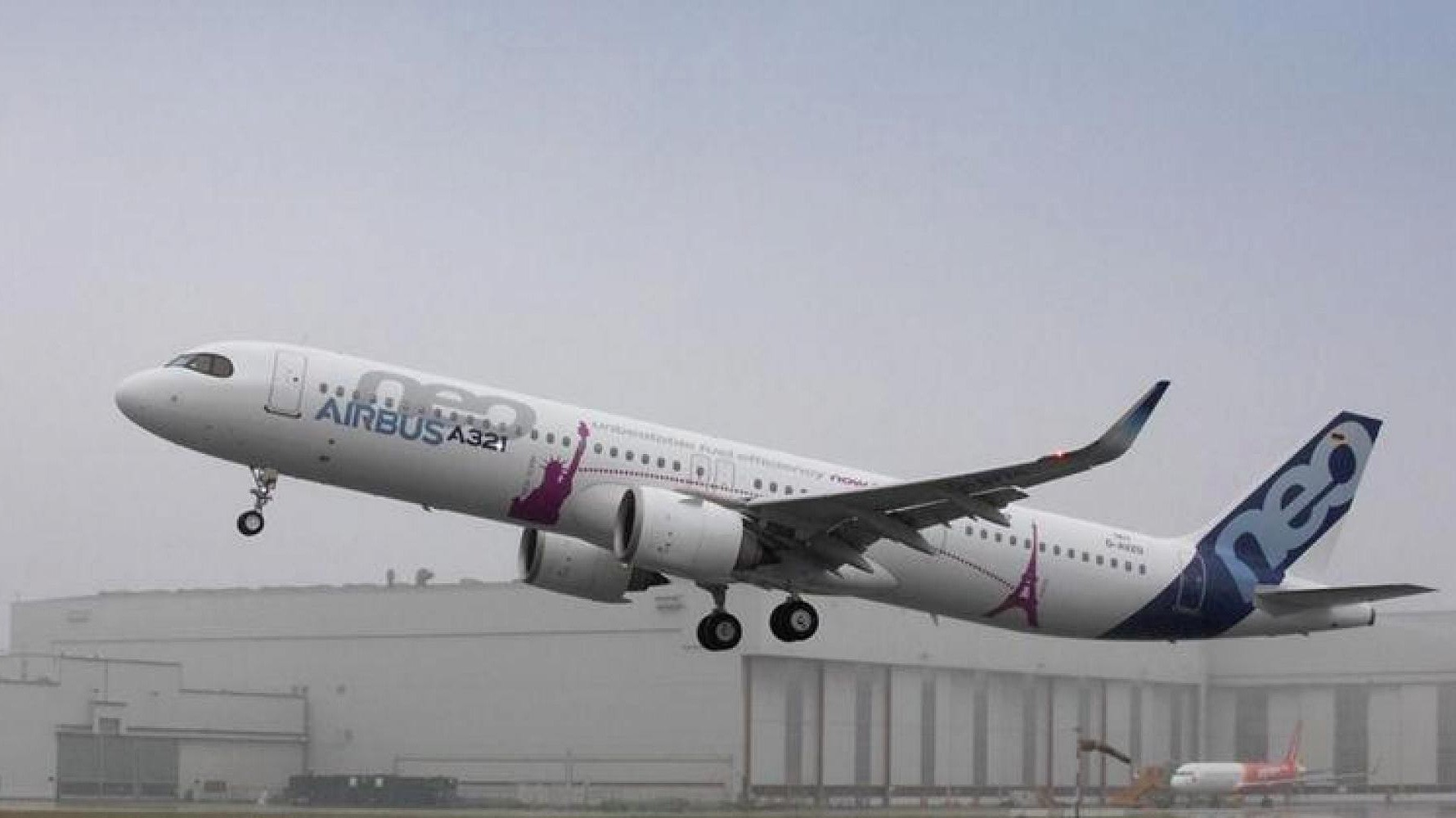 Chiếc A321 LR của Airbus cất cánh trong chuyến bay thử ở Hamburg, Đức - Ảnh: Airbus/CNBC.