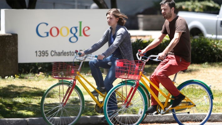 Doanh thu cả năm 2017 của Alphabet, công ty mẹ của Google, là 110 tỷ USD - Ảnh: Bay Area News.