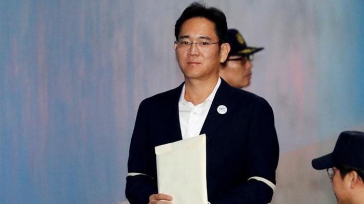 Người thừa kế của tập đoàn Samsung, ông Jay Y. Lee, trong một lần xuất hiện ở tòa án hồi tháng 10/2017 - Ảnh: Reuters.