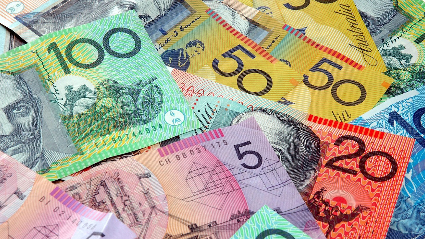 Những tờ Đôla Australia với mệnh giá khác nhau.