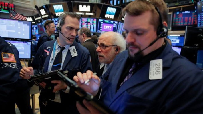 Các nhà giao dịch làm việc tại Sở Giao dịch hàng hóa New York (NYSE) - Ảnh: Reuters.