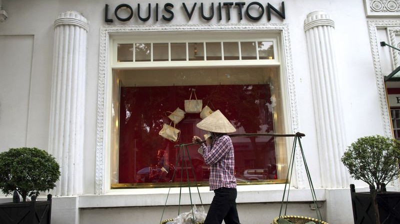 Bloomberg nói rằng chỉ cần đặt chân được vào thị trường Việt Nam là coi như đã thắng nửa trận - Ảnh: Getty/Bloomberg.