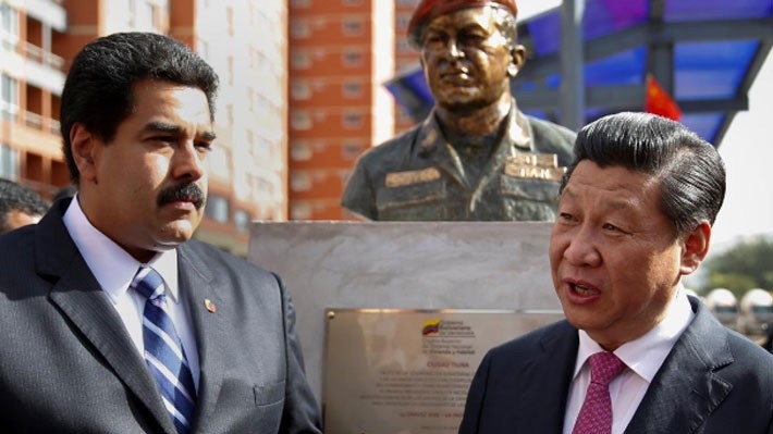 Tổng thống Nicholas Maduro của Venezuela (trái) và Chủ tịch Trung Quốc Tập Cận Bình tại Caracas, tháng 7/2014 - Ảnh: Reuters.