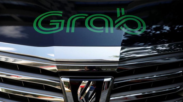 Một chiếc xe cung cấp dịch vụ Grab ở Singapore hôm 26/3 - Ảnh: Reuters.