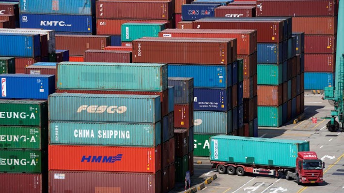Những container hàng hóa tại cảng biển ở Thượng Hải, Trung Quốc - Ảnh: Reuters.