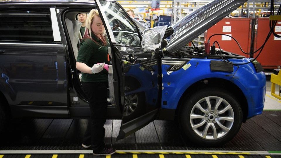 Bên trong một nhà máy của Jaguar Land Rover ở Anh - Ảnh: City AM.