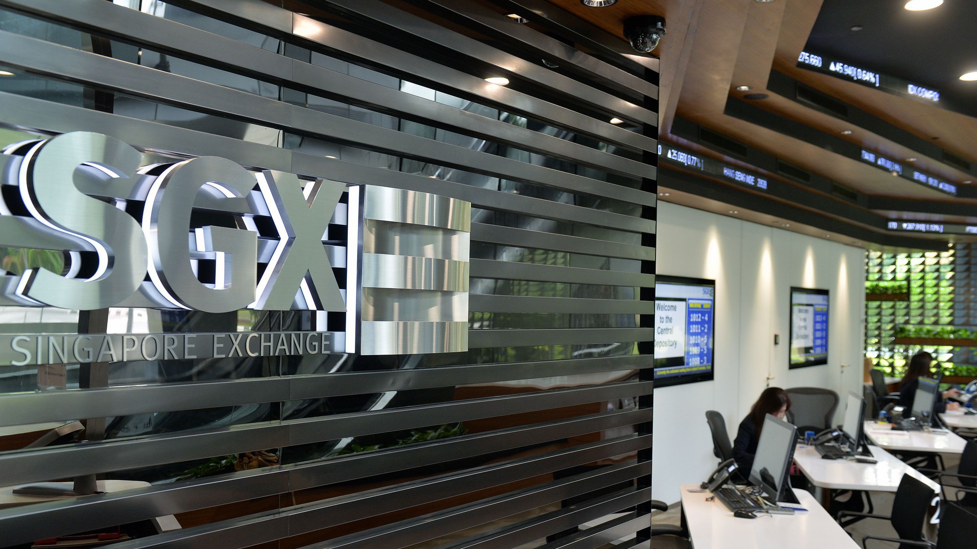 Một số nhà đầu tư không tin rằng Singapore sẽ giữ vững được vị trí thị trường chứng khoán tốt nhất khu vực - Ảnh: Business Times.