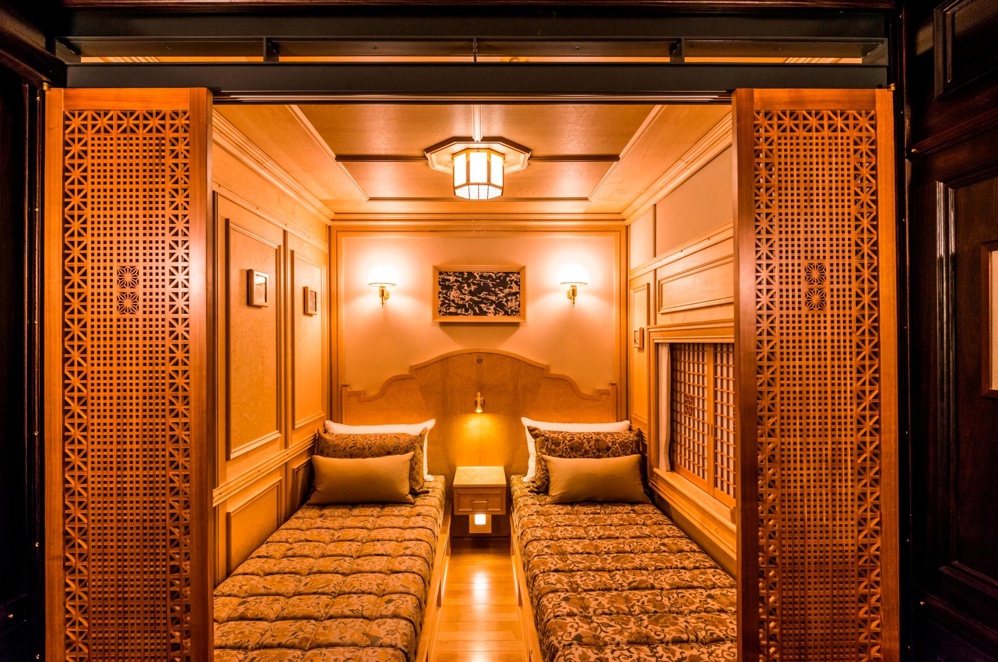 Bên trong tàu 7 sao xa xỉ bậc nhất Nhật Bản - Ảnh 1.