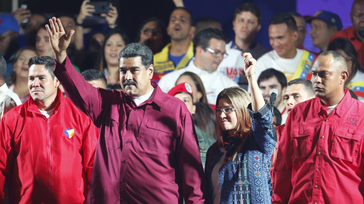 Ông Nicolas Maduro ăn mừng trúng cử nhiệm kỳ Tổng thống Venezuela thứ hai ngày 20/5 - Ảnh: AP/WSJ.