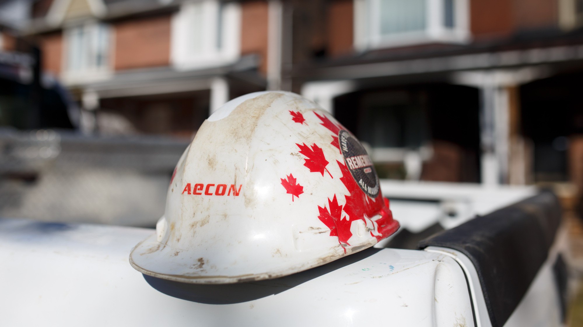 Với lĩnh vực chính là xây dựng cơ sở hạ tầng, thiết kế và nạo vét, Aecon có doanh thu hàng năm 62 tỷ USD - Ảnh: Bloomberg.