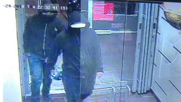 Nhà hàng Canada bị đánh bom, 15 người bị thương - Ảnh 1.