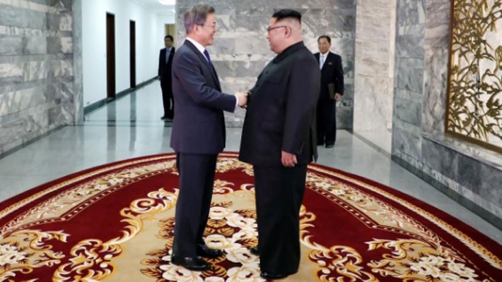 Tổng thống Hàn Quốc có cuộc gặp bất ngờ với ông Kim Jong Un - Ảnh 1.