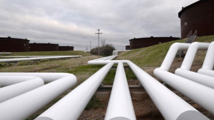 Những đường ống dẫn dầu ở cảng dầu Cushing, bang Oklahoma, Mỹ - Ảnh: Reuters.