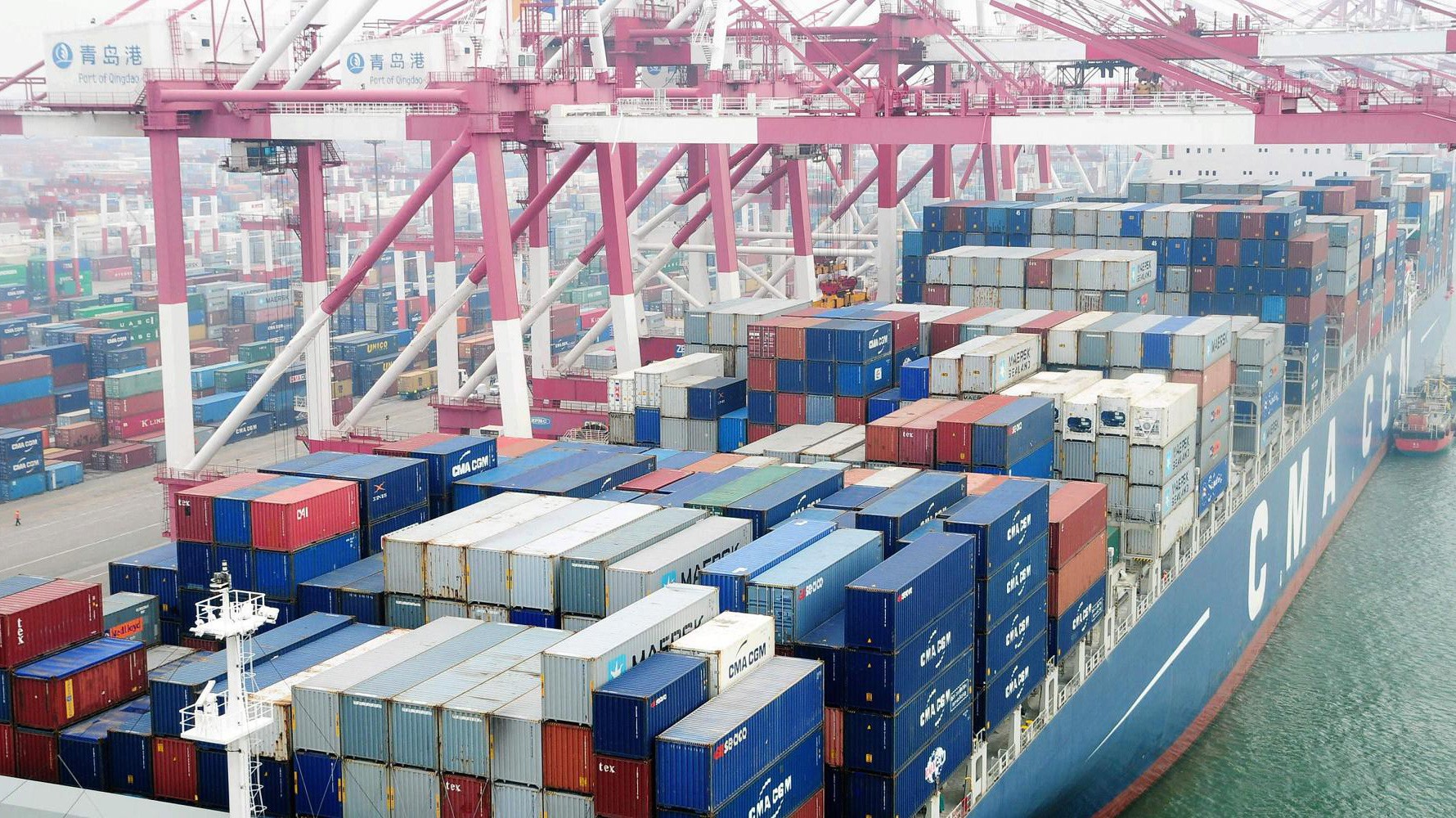 Một tàu container cập cảng Thanh Đảo, Trung Quốc - Ảnh: Getty/CNBC.