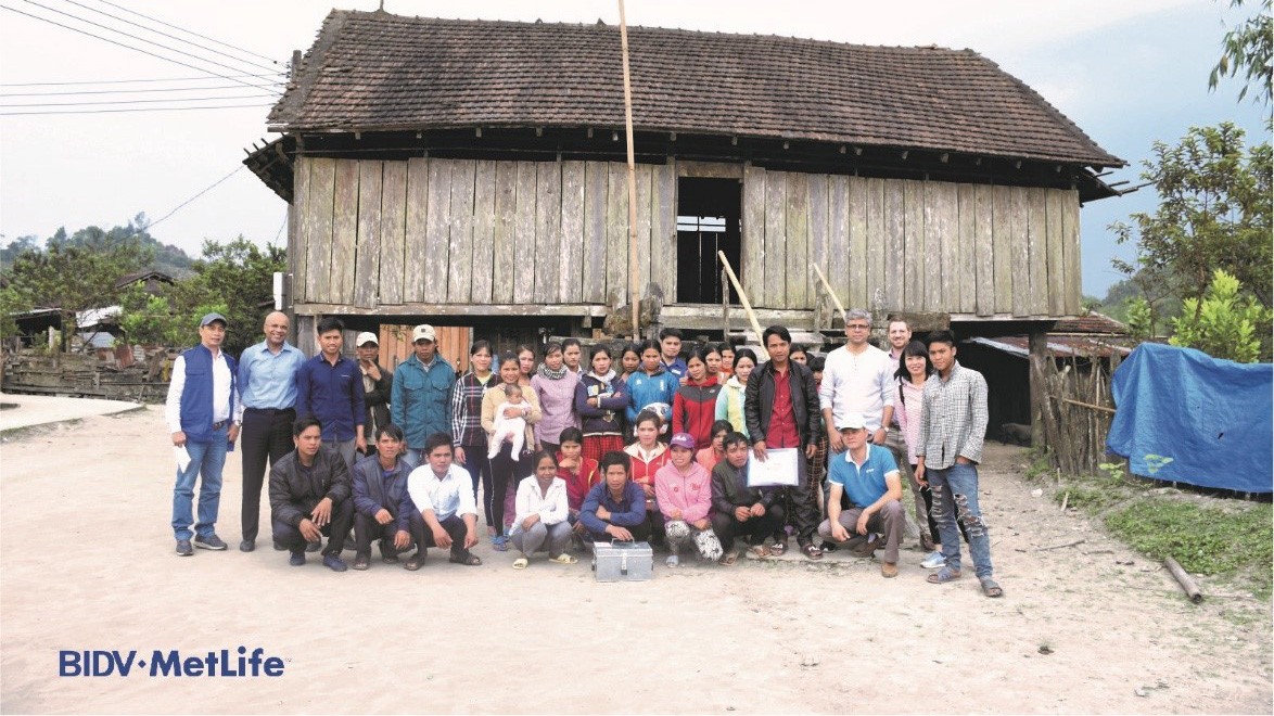 Trong chuyến thăm này BIDV MetLife đã tới thăm hai xã Măng Bút thuộc huyện Kon Plông và xã Đắc Kôi thuộc huyện Kon Rẫy, tỉnh Kon Tum.