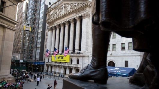 Khối nợ khổng lồ của thế giới hiện hữu trong bối cảnh các nhà đầu tư đã có nhiều mối lo - Ảnh: Bloomberg/CNBC.