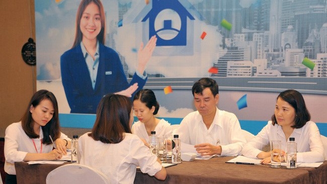 VietinBank thông báo tuyển 62 chỉ tiêu tại các khối, phòng, ban trụ sở chính. Thời gian nhận hồ sơ đến hết ngày 25/7.