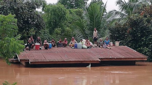 Vụ vỡ đập đã làm cho hơn 6.600 người rơi vào cảnh mất nhà - Ảnh: EPA/Reuters.
