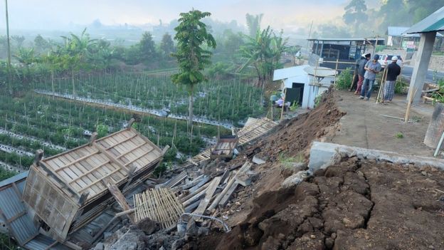 Trận động đất có cường độ mạnh và tâm chấn nông trong lòng đất - Ảnh: Reuters.