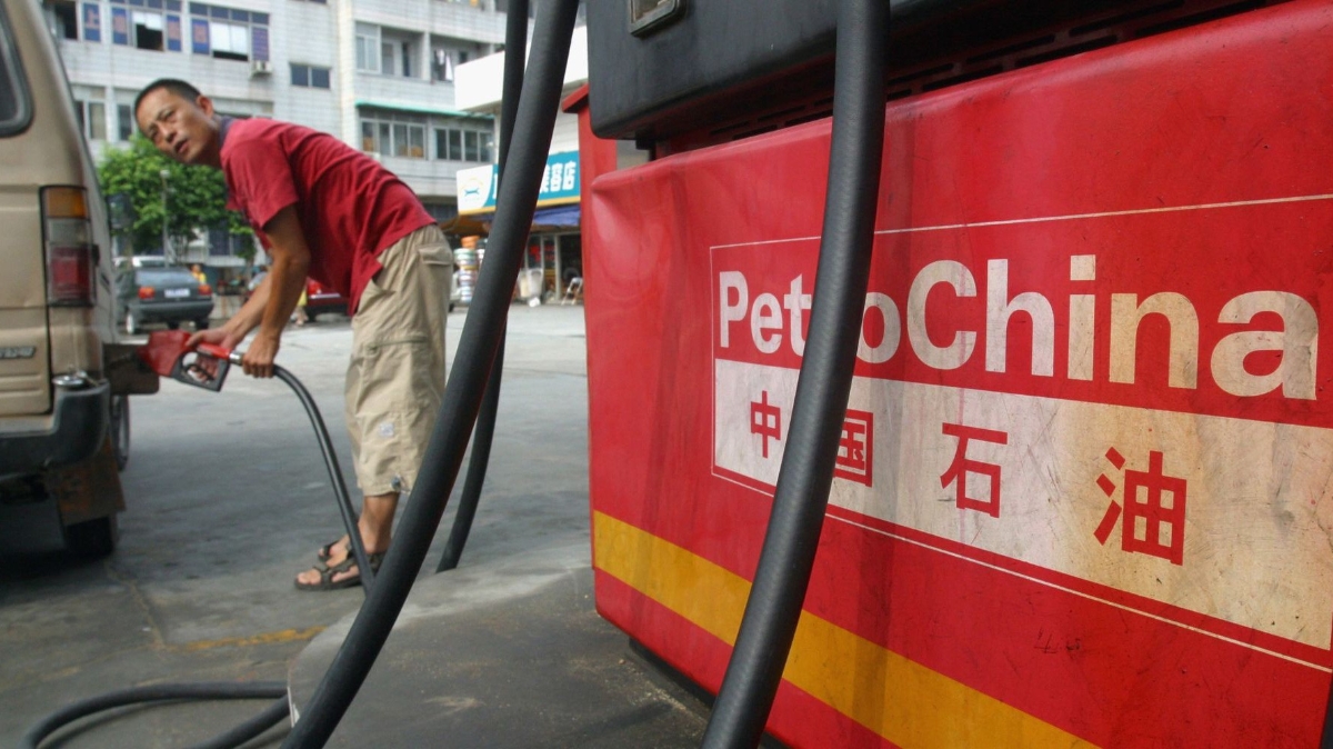 Nguyên nhân khiến giá cổ phiếu PetroChina lao dốc được cho là cuộc khủng hoảng tài chính toàn cầu và giá dầu thế giới giảm sâu - Ảnh: Getty/CNBC.