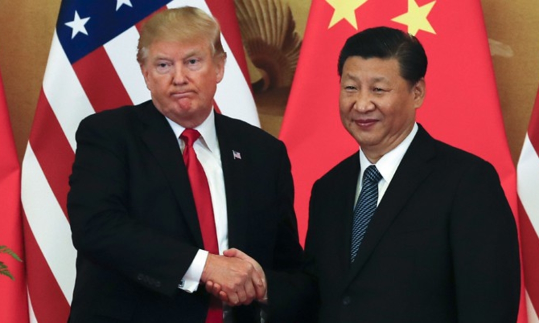 Tổng thống Mỹ Donald Trump (trái) và Chủ tịch Trung Quốc Tập Cận Bình trong cuộc gặp tại Bắc Kinh tháng 11/2017 - Ảnh: AP.