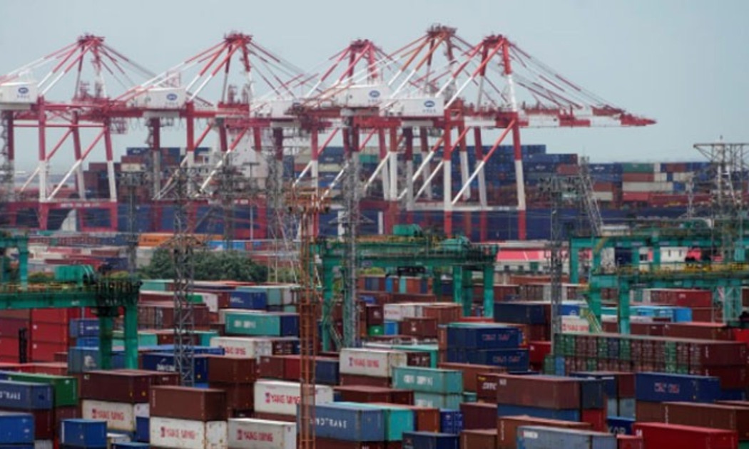 Những container hàng hóa tại một bến cảng ở Thượng Hải, Trung Quốc - Ảnh: Reuters.