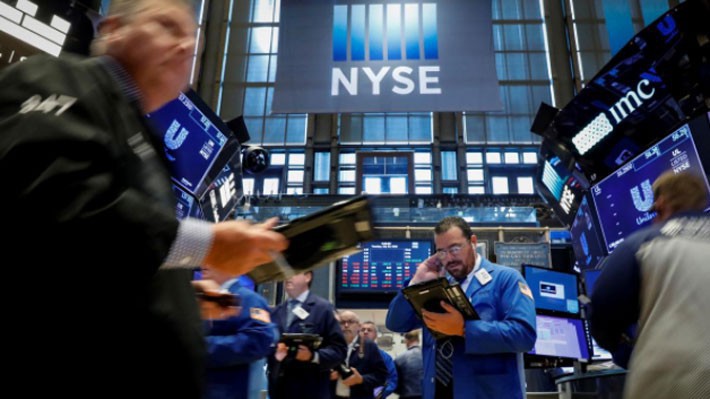 Các nhà giao dịch cổ phiếu trên sàn NYSE ở New York, Mỹ - Ảnh: Reuters.