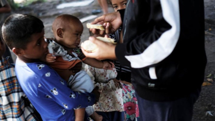 Những đứa trẻ di cư người Venezuela ở biên giới giữa Venezuela với Brazil ngày 19/8 - Ảnh: Reuters.