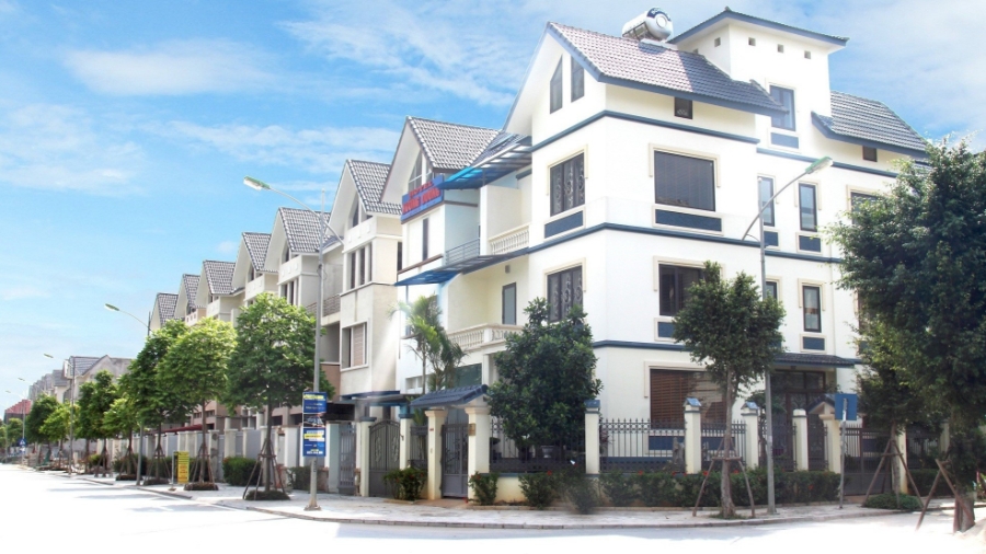 Biệt thự An Khang sát hồ điều hòa sở hữu lợi thế cảnh quan xanh mát.