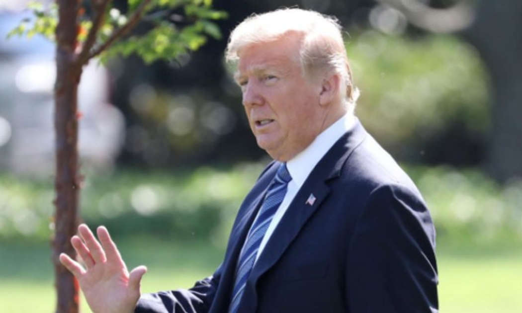 Tổng thống Mỹ Donald Trump rời Nhà Trắng để lên trực thăng Marine One hôm 6/9 - Ảnh: Reuters.