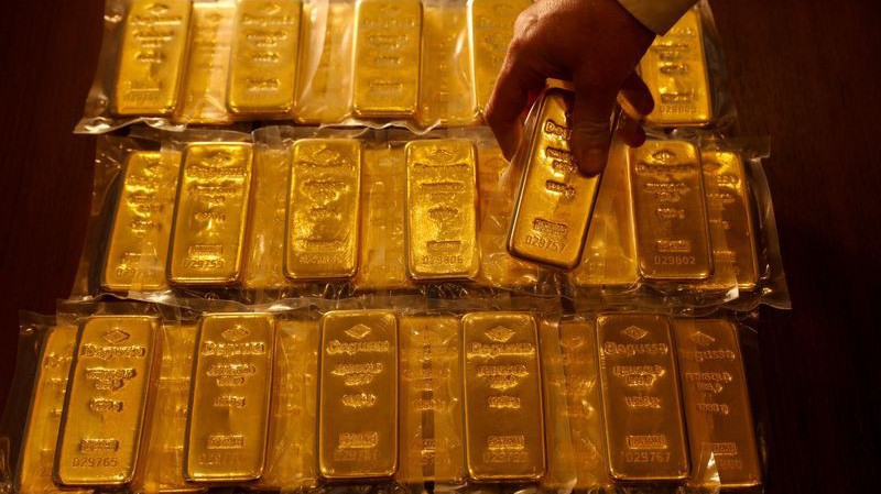 Giá vàng tiếp tục giảm nhẹ dưới ngưỡng 1.200 USD/oz do thiếu yếu tố hỗ trợ - Ảnh: Bloomberg.