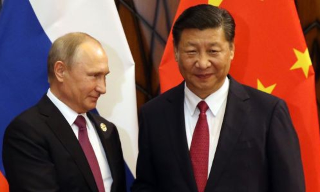 Tổng thống Nga Vladimir Putin và Chủ tịch Trung Quốc Tập Cận Bình trong một lần gặp vào năm 2017 - Ảnh: Getty/CNBC.