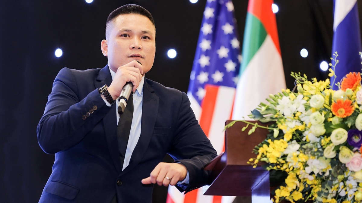 Ông Lê Nhỏ, Phó Tổng giám đốc Tập đoàn Sunshine – đơn vị tài trợ đồng hành cùng IREC 2018 trình bày tham luận tại hội nghị.