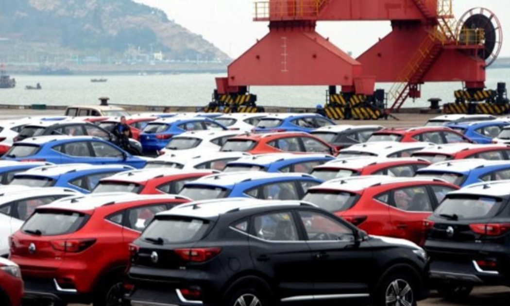 Những chiếc xe ôtô chờ xuất khẩu tại một bến cảng ở Lianyungang, Giang Tô, Trung Quốc, tháng 4/2018 - Ảnh: Reuters.