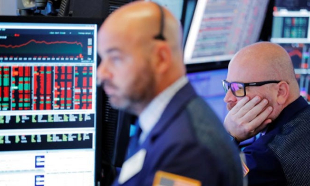 Các nhà giao dịch cổ phiếu trên sàn NYSE ở New York, Mỹ - Ảnh: Reuters.